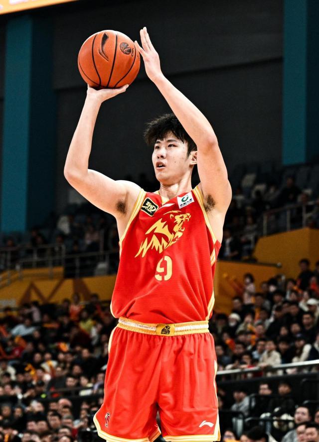 赵嘉仁.jpg